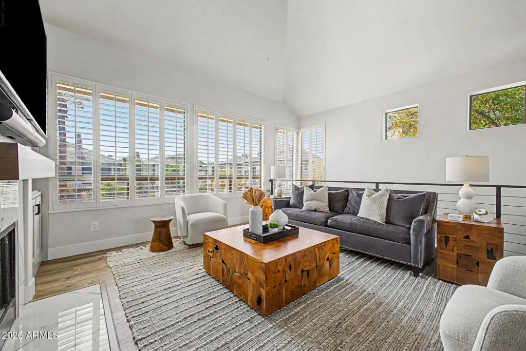 Real Estate Picture 4