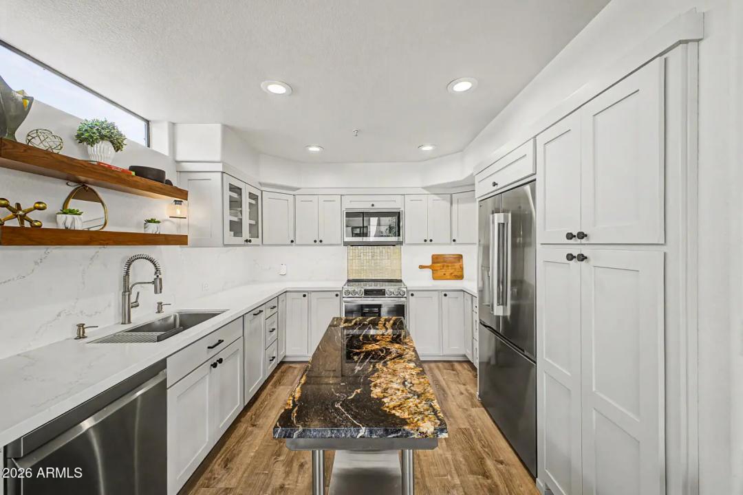 Real Estate Picture 12