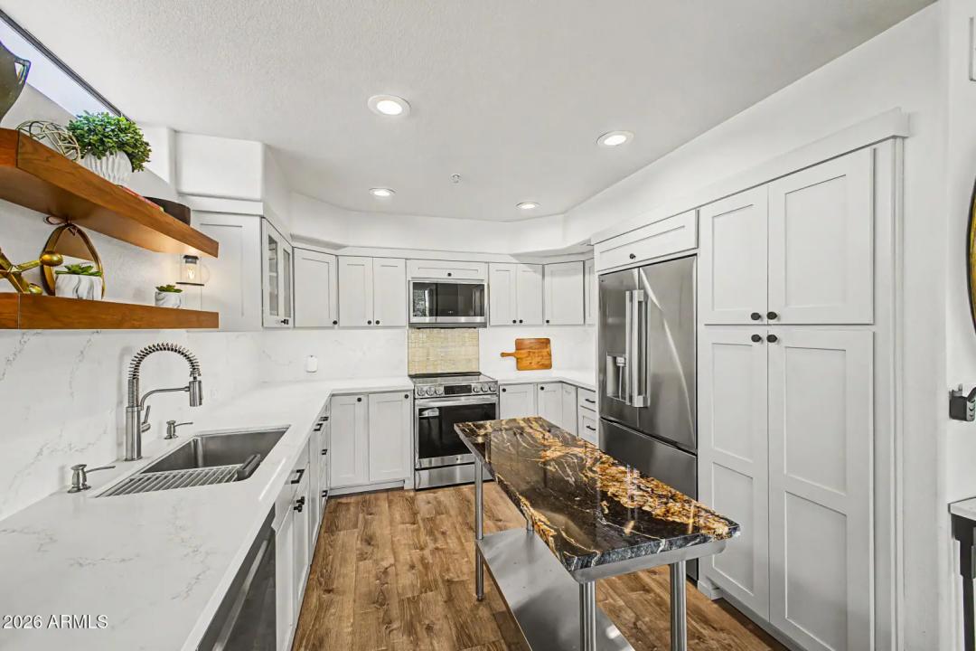 Real Estate Picture 14