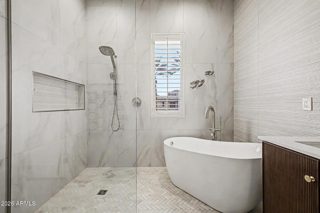 Real Estate Picture 23