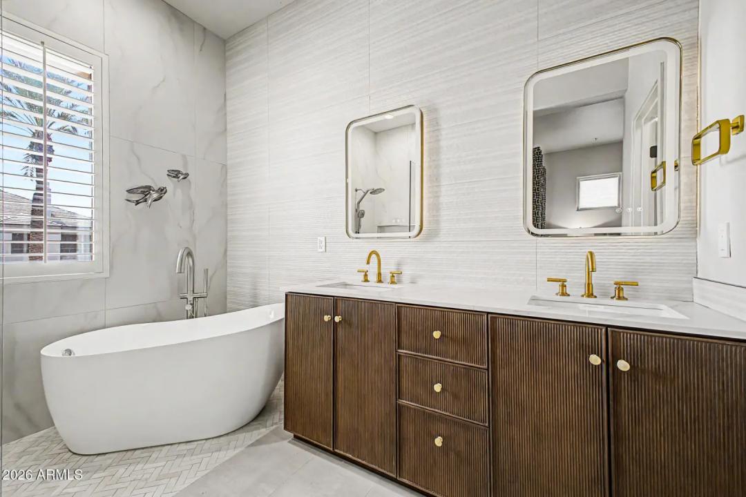 Real Estate Picture 24