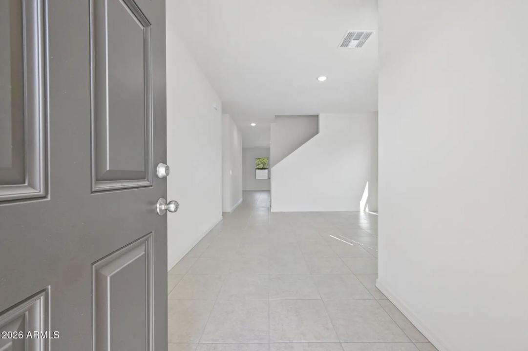 Real Estate Picture 4