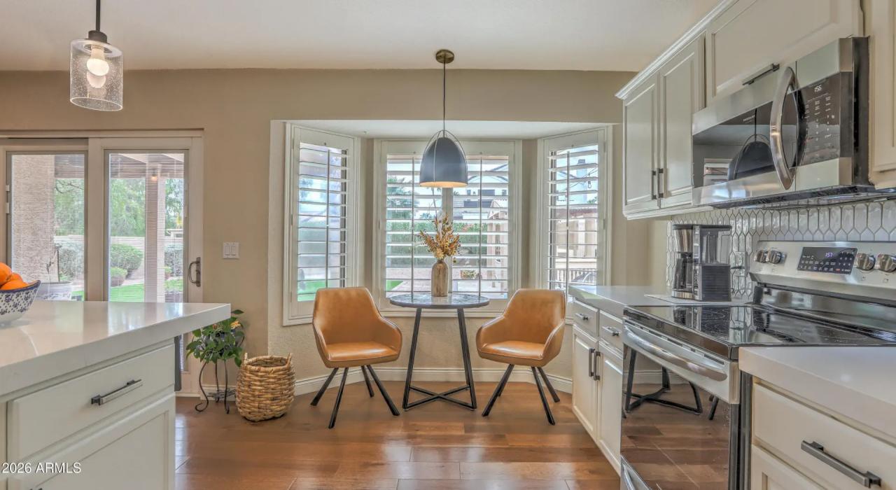 Real Estate Picture 9
