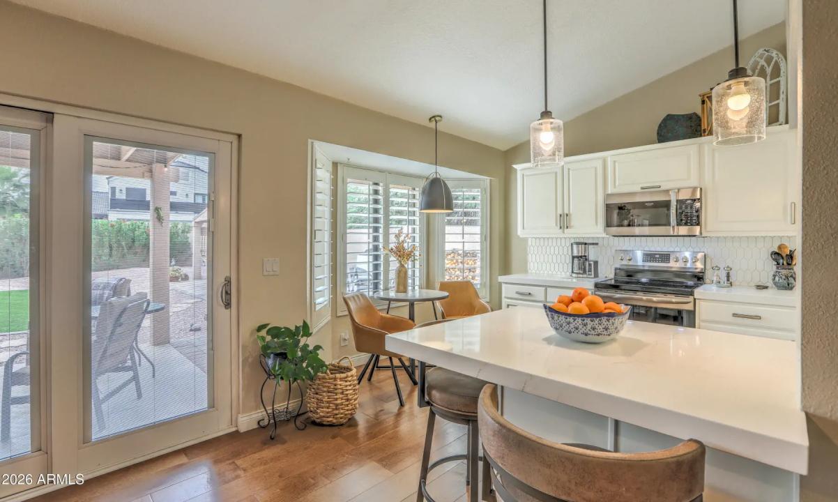 Real Estate Picture 4