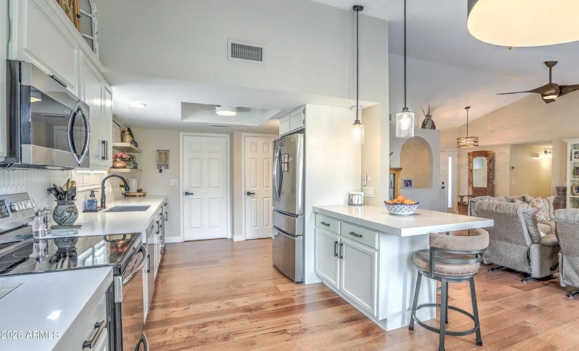 Real Estate Picture 8