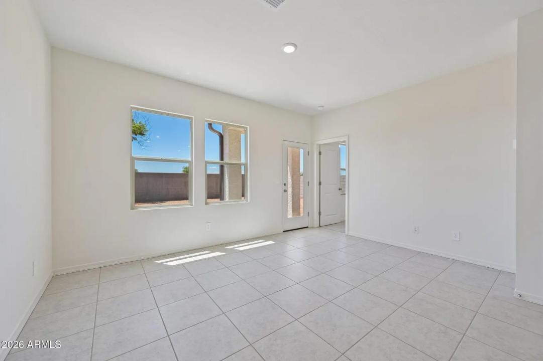 Real Estate Picture 4