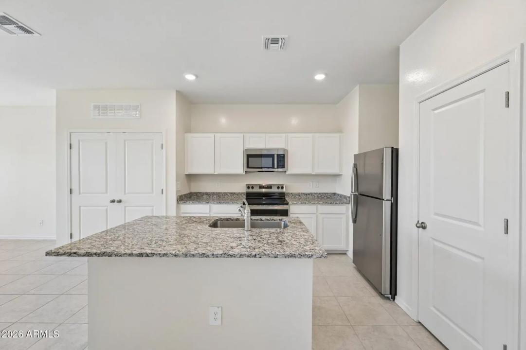 Real Estate Picture 11