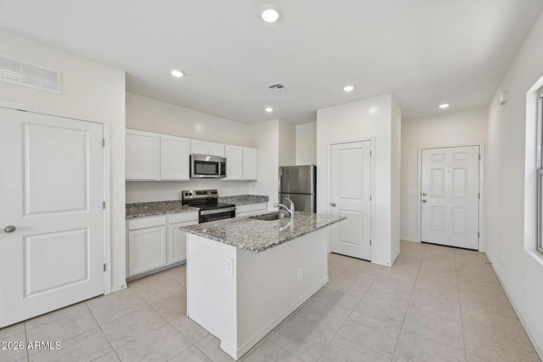 Real Estate Picture 12