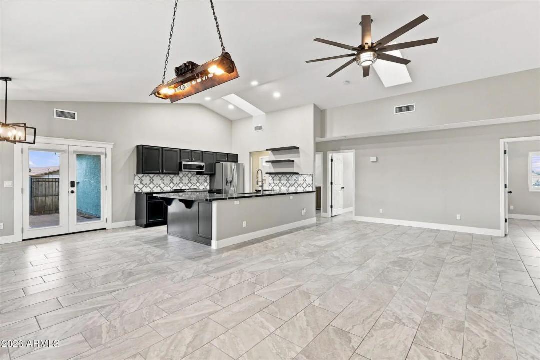 Real Estate Picture 8