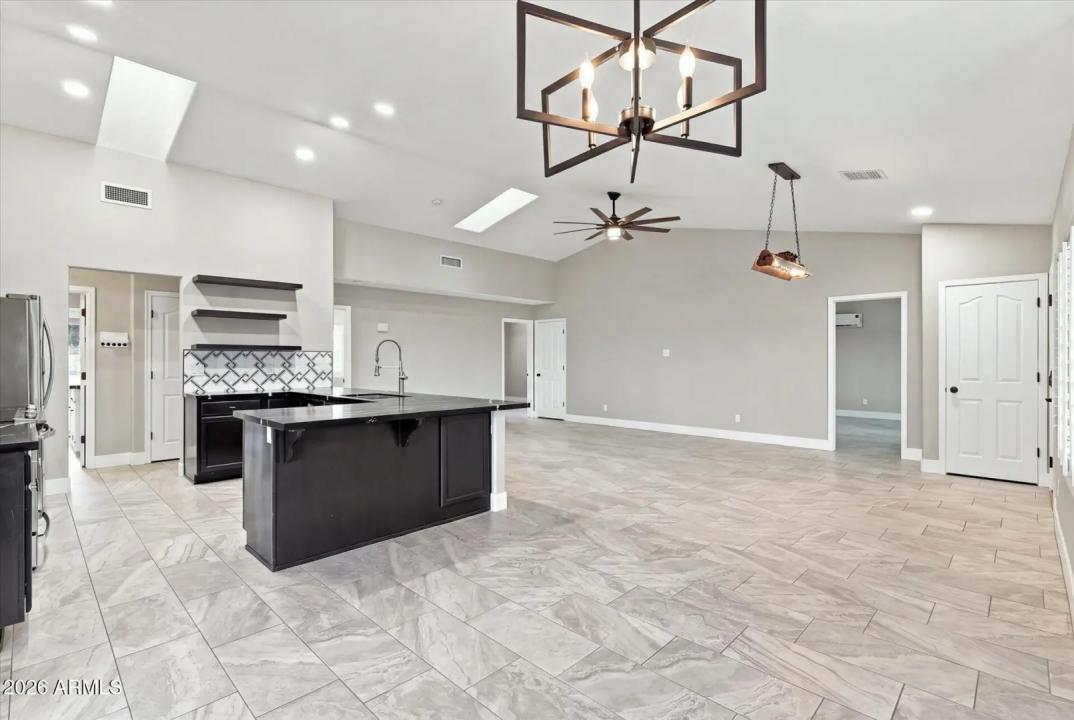 Real Estate Picture 9