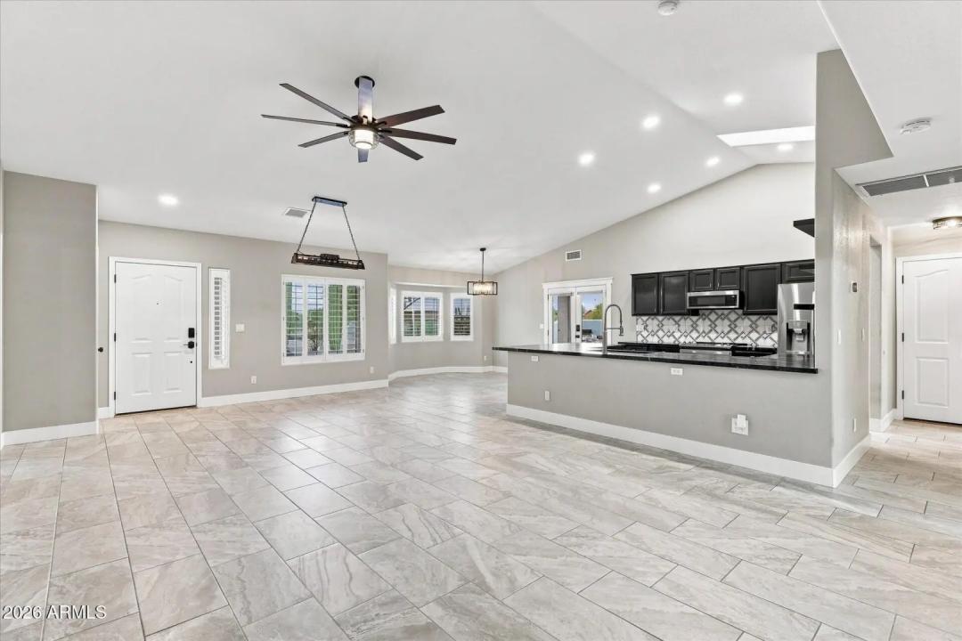 Real Estate Picture 10