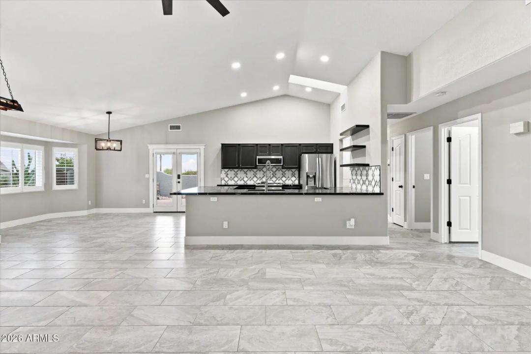 Real Estate Picture 11