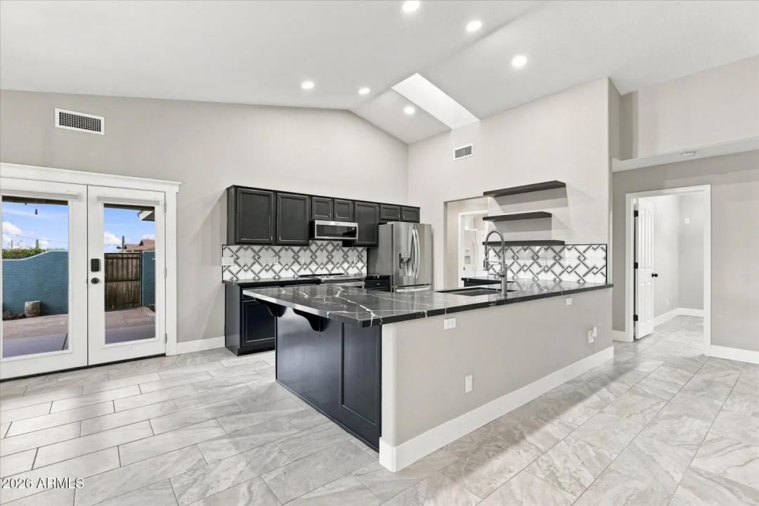 Real Estate Picture 12