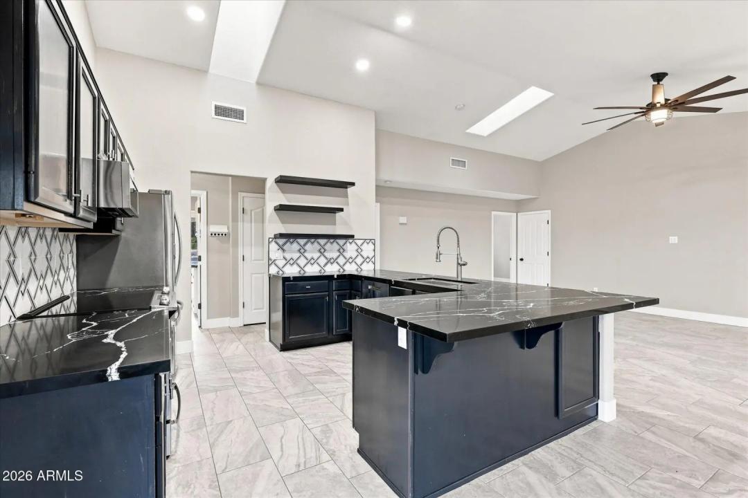 Real Estate Picture 16