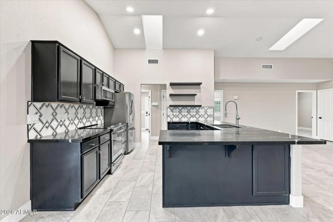 Real Estate Picture 17