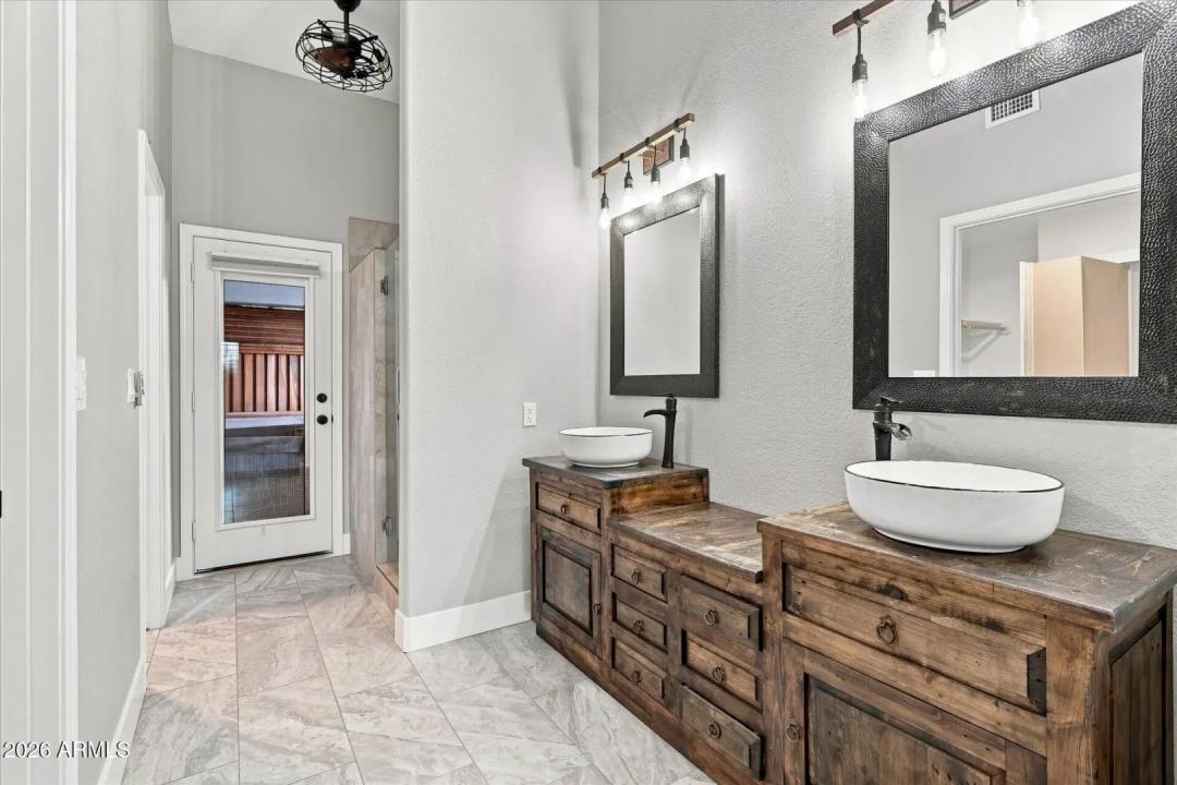 Real Estate Picture 32
