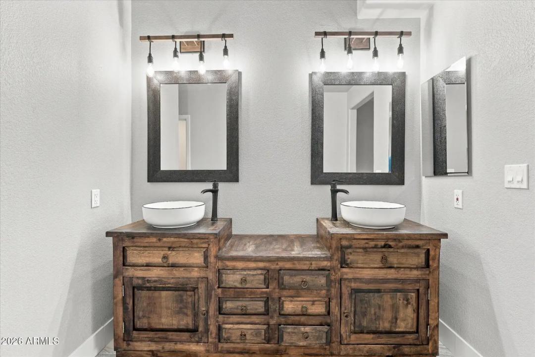 Real Estate Picture 33