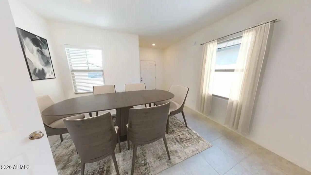 Real Estate Picture 4