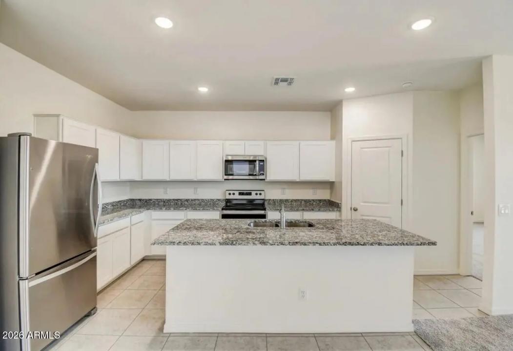 Real Estate Picture 4