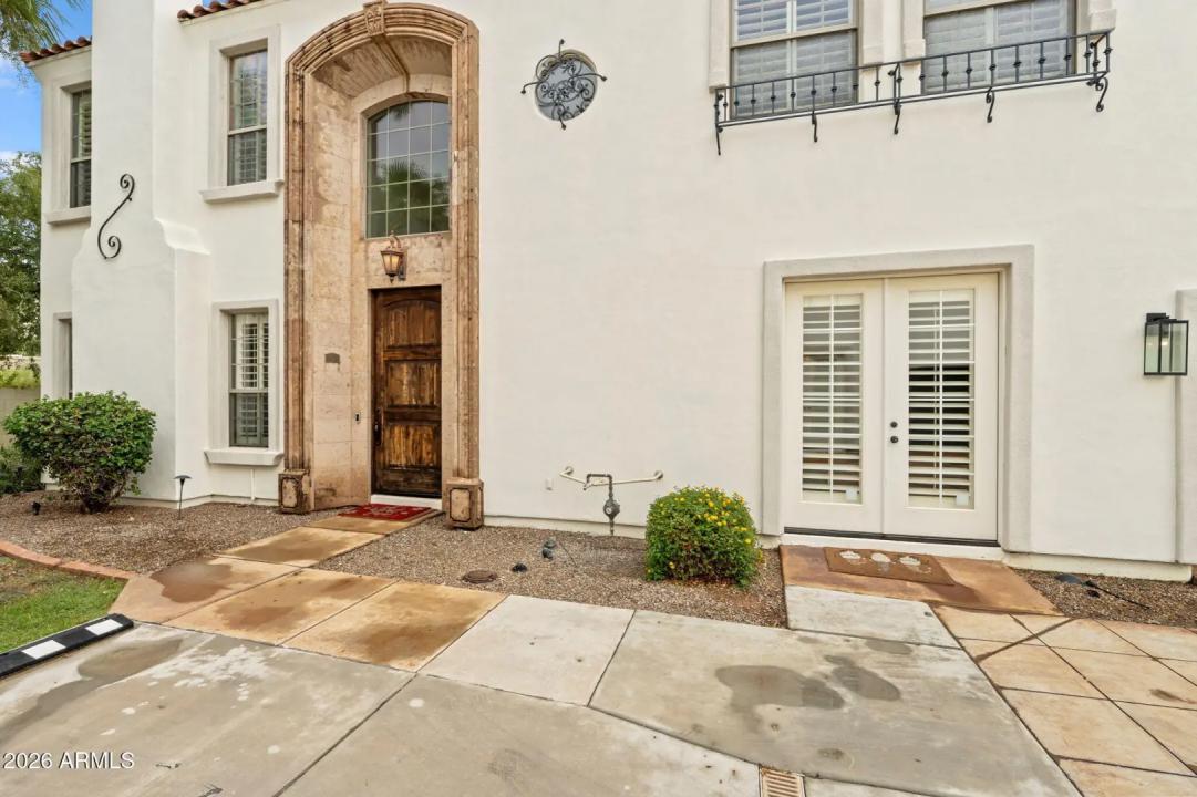 Real Estate Picture 3