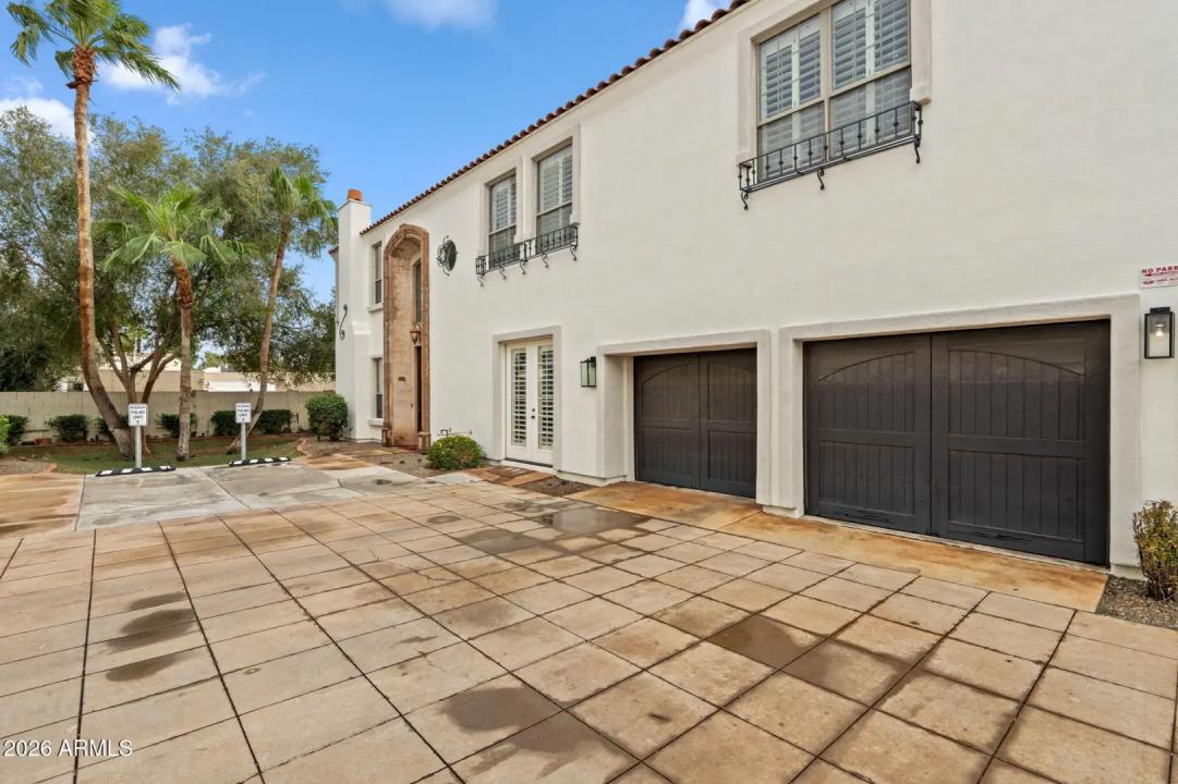 Real Estate Picture 4