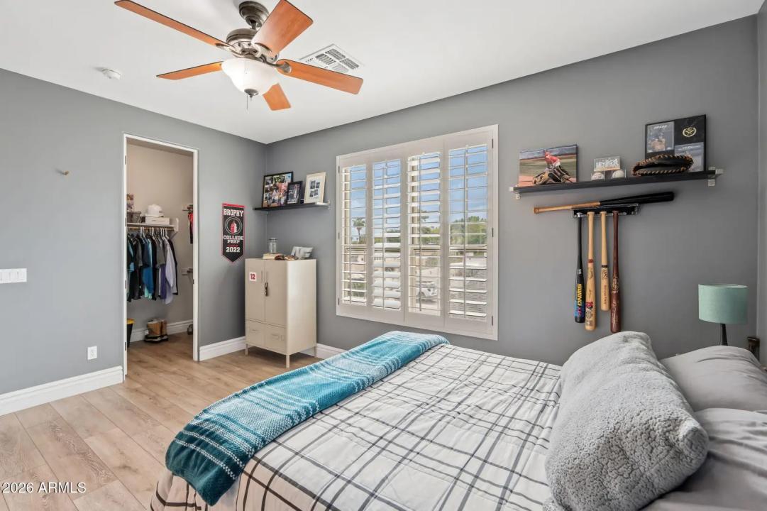 Real Estate Picture 24