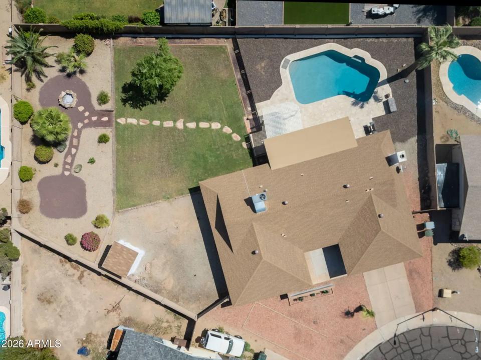Real Estate Picture 4