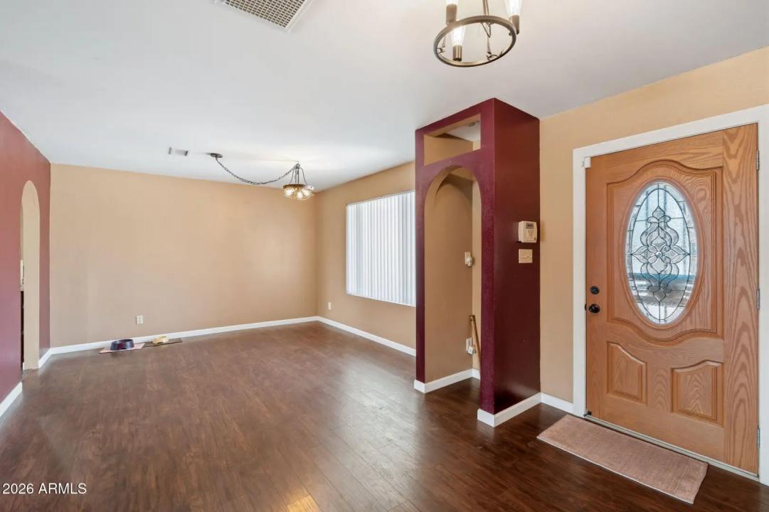 Real Estate Picture 12