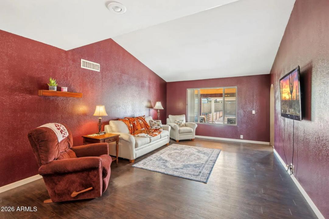 Real Estate Picture 11
