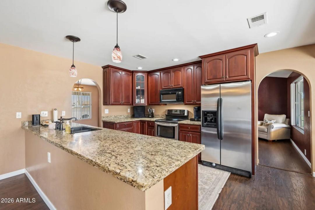 Real Estate Picture 7