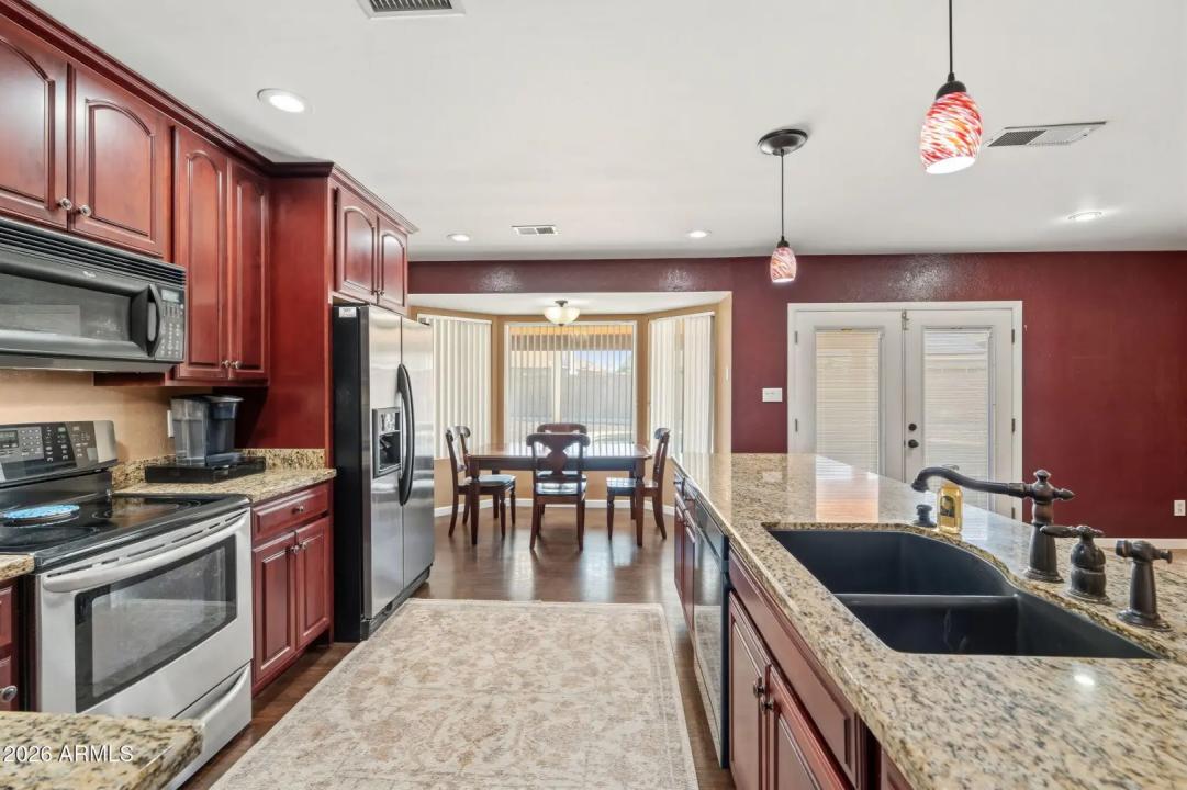 Real Estate Picture 9
