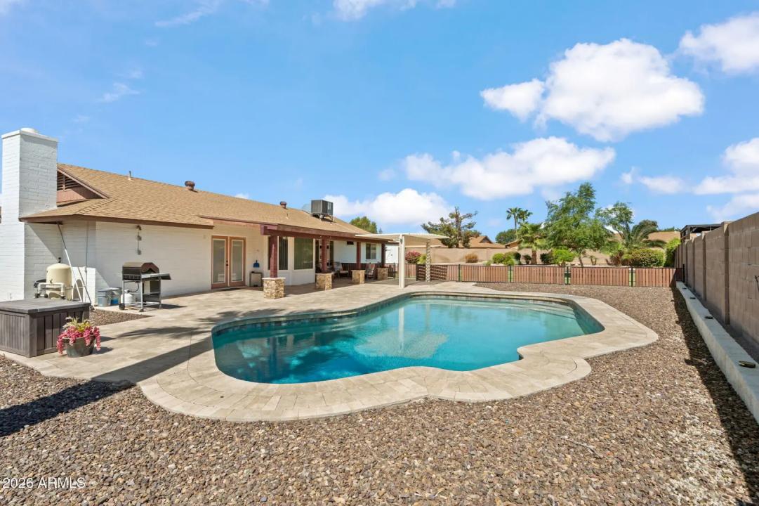 Real Estate Picture 23
