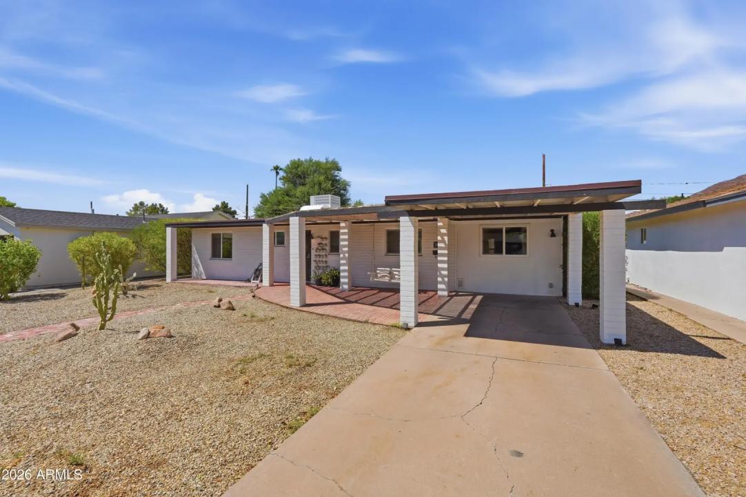 Real Estate Picture 3