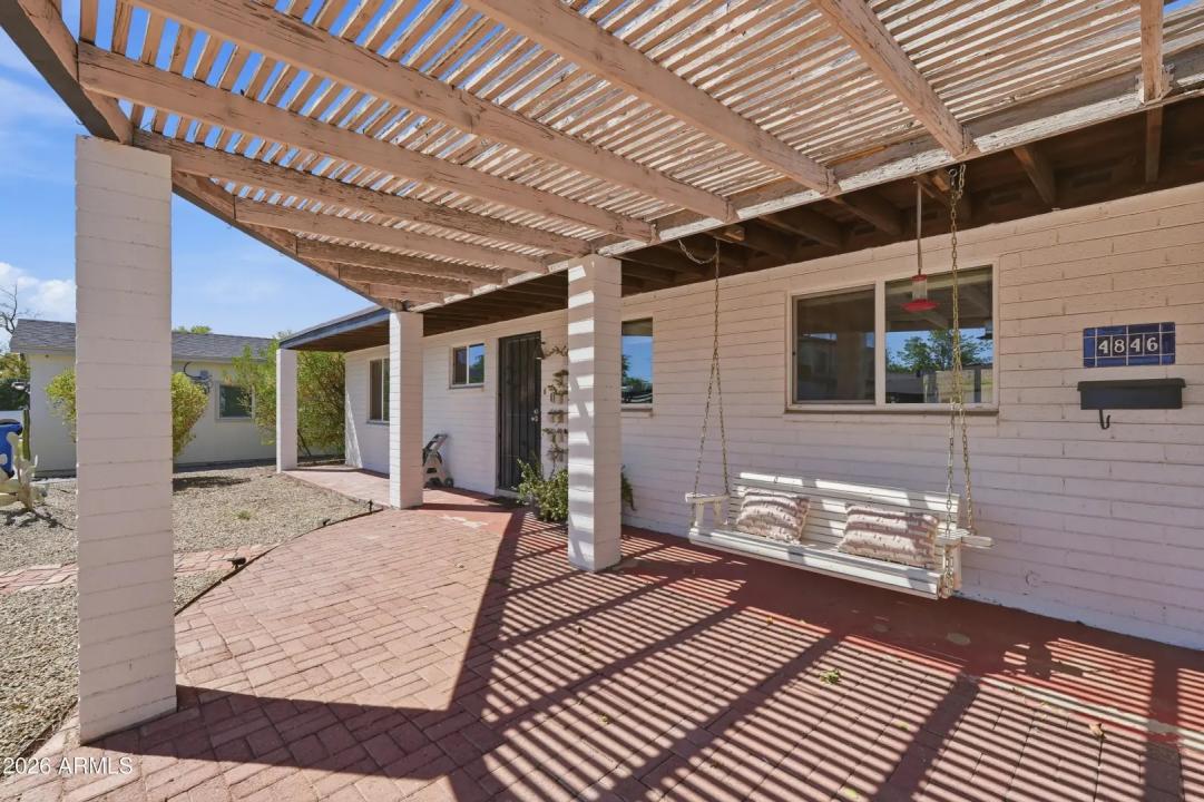 Real Estate Picture 4