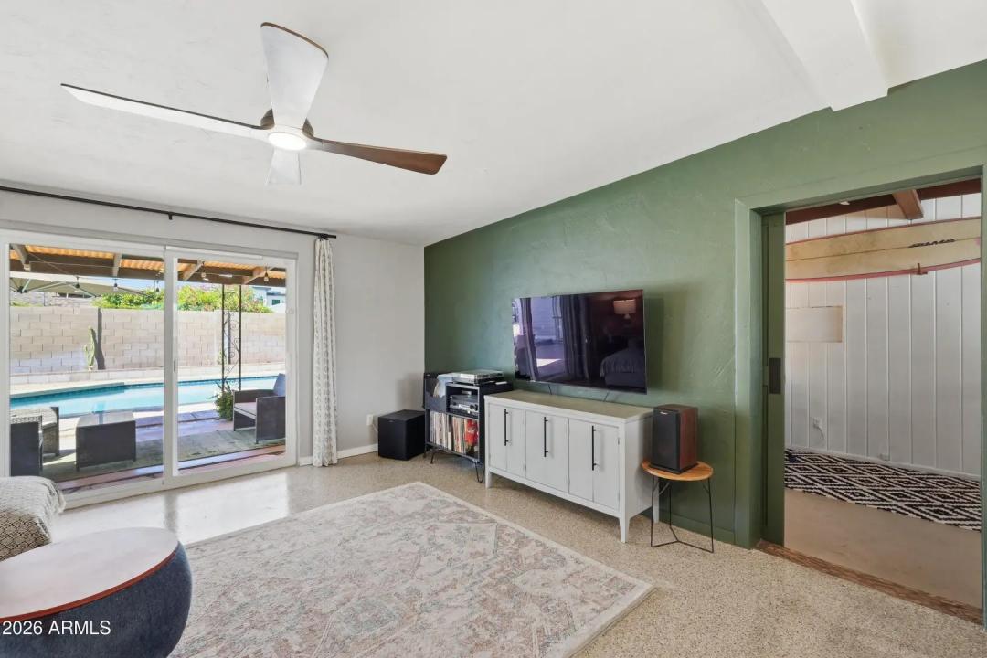Real Estate Picture 13
