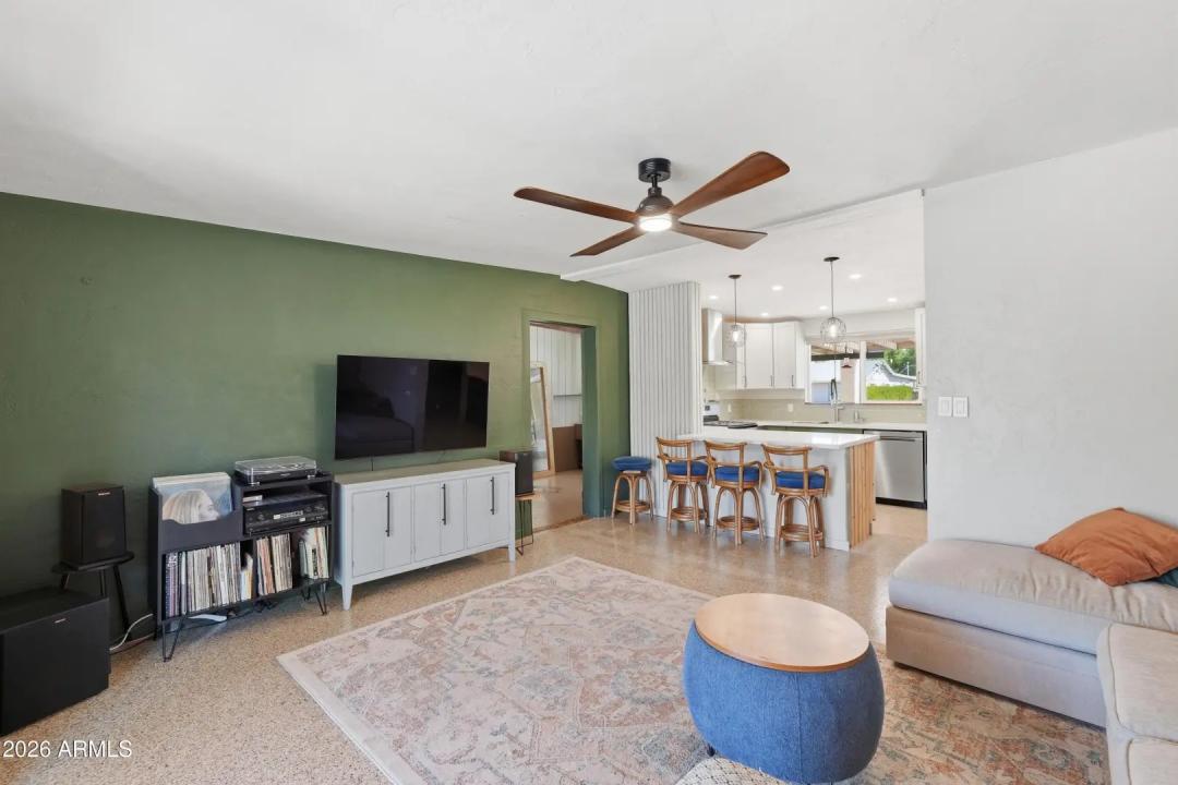 Real Estate Picture 15