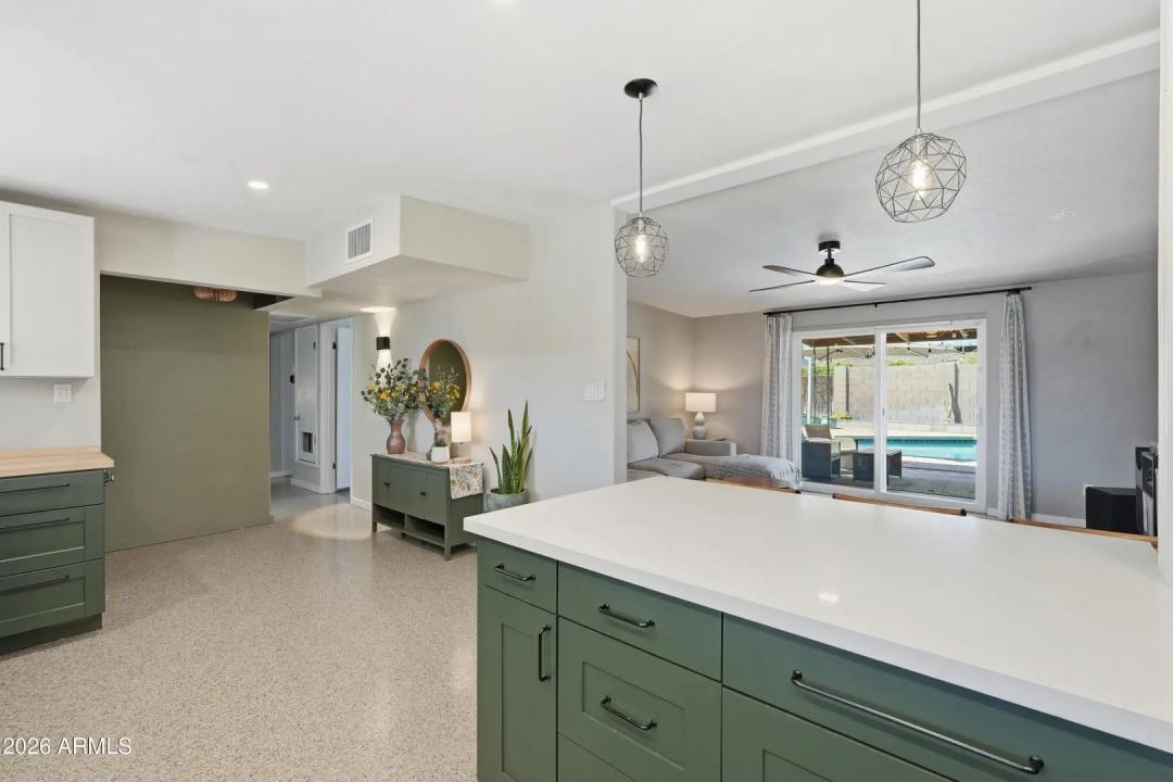 Real Estate Picture 12