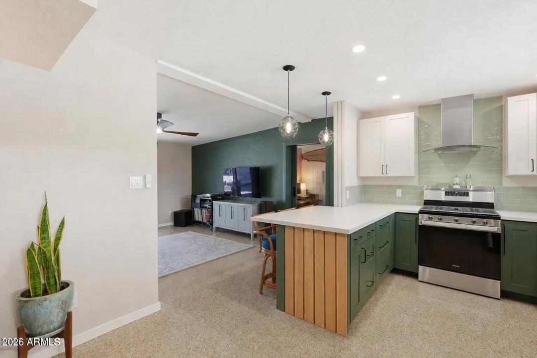 Real Estate Picture 11