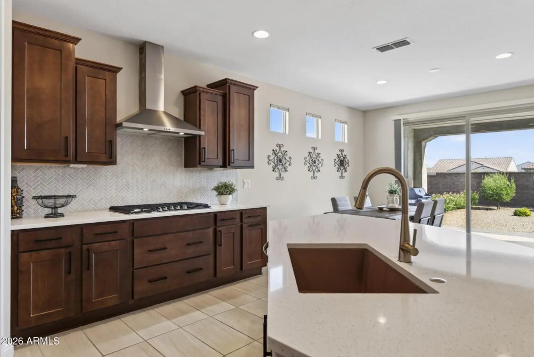 Real Estate Picture 14