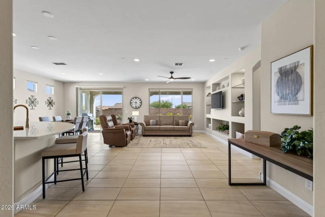 Real Estate Picture 8