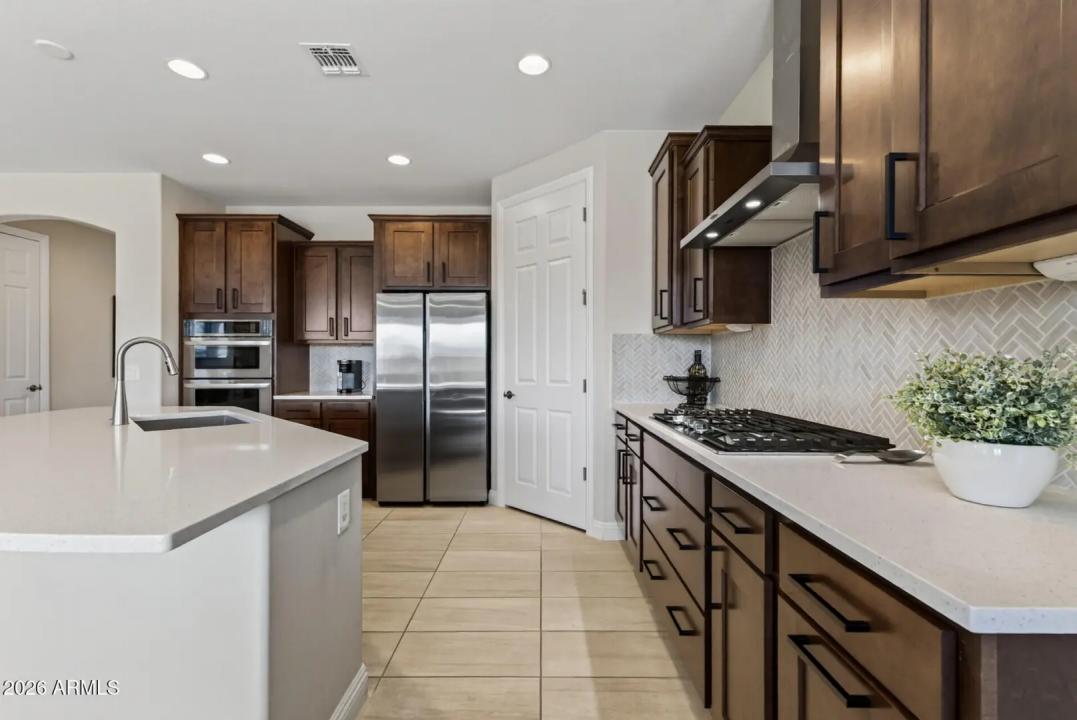 Real Estate Picture 16