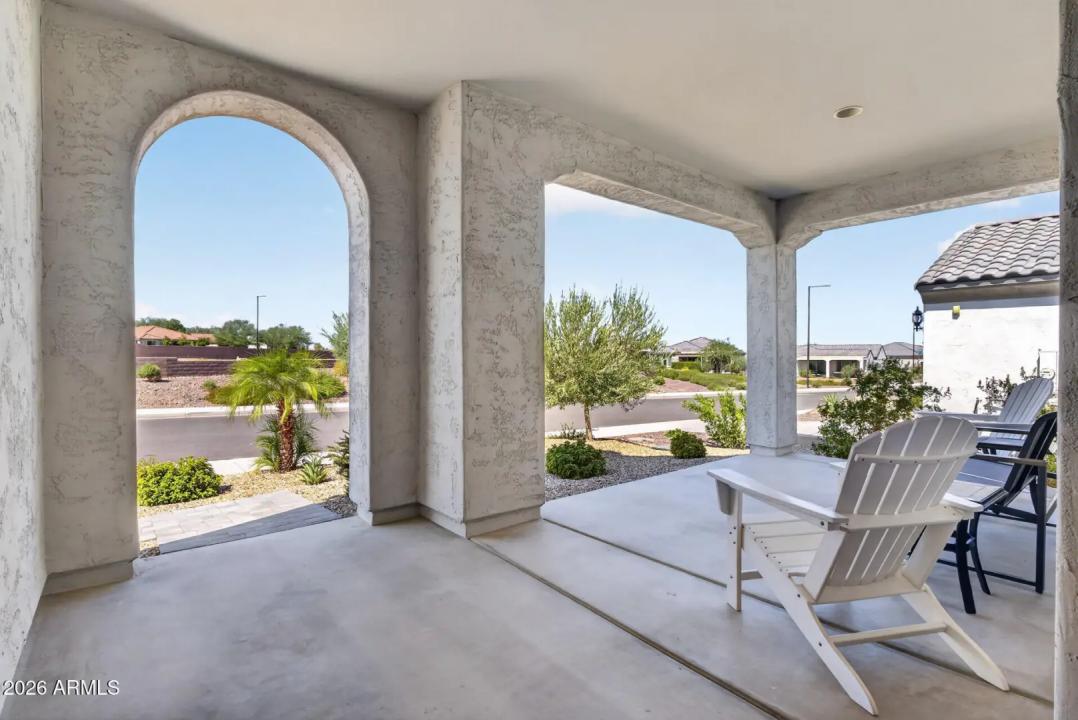 Real Estate Picture 4