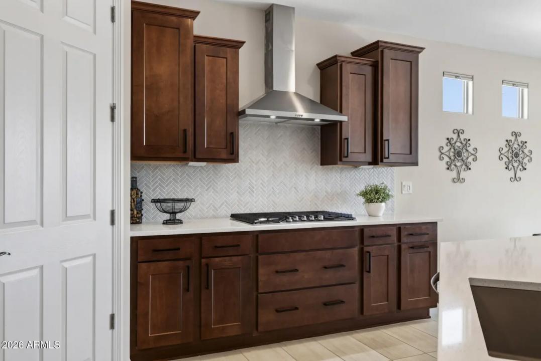Real Estate Picture 12