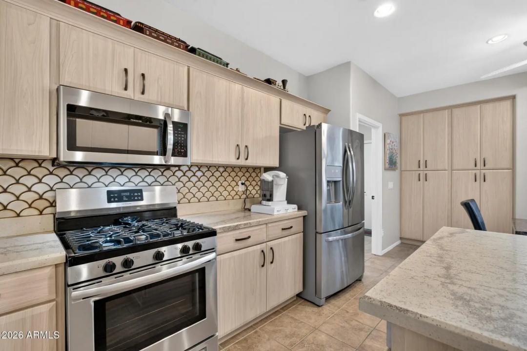 Real Estate Picture 11