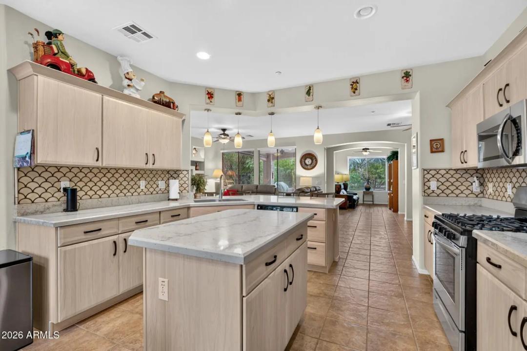 Real Estate Picture 9