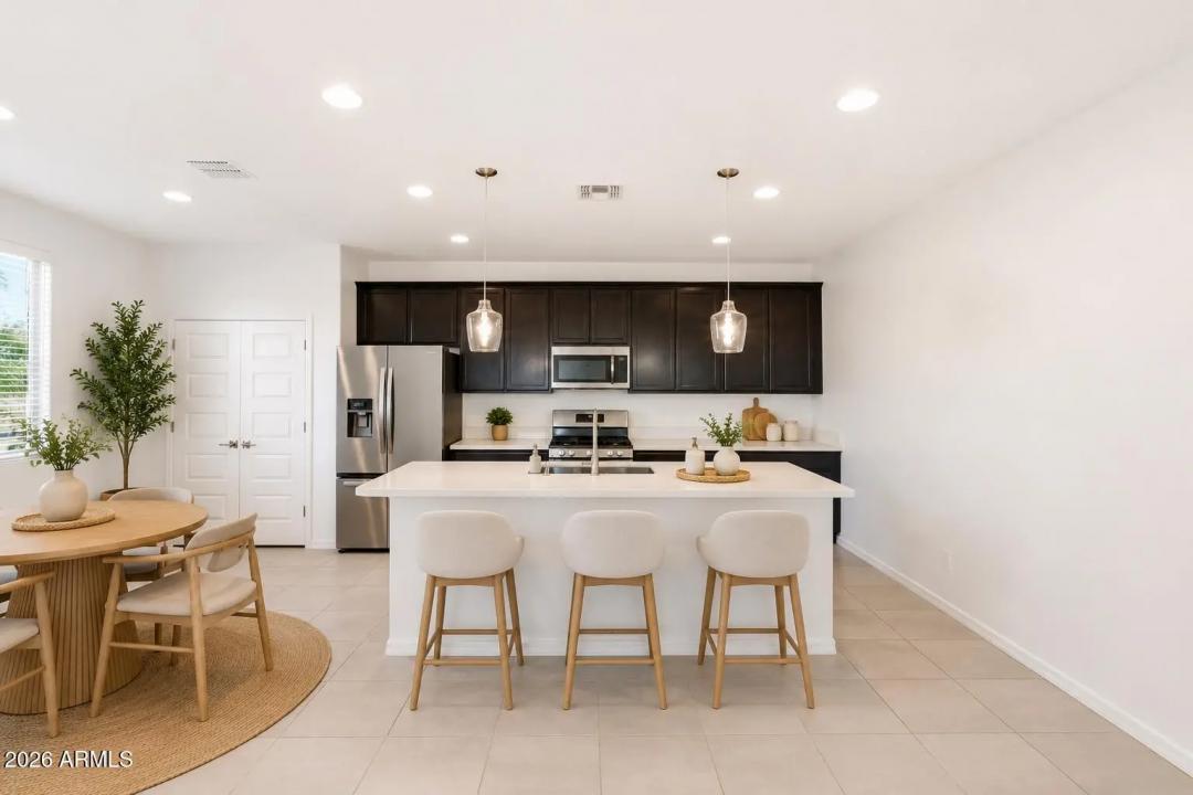 Real Estate Picture 3
