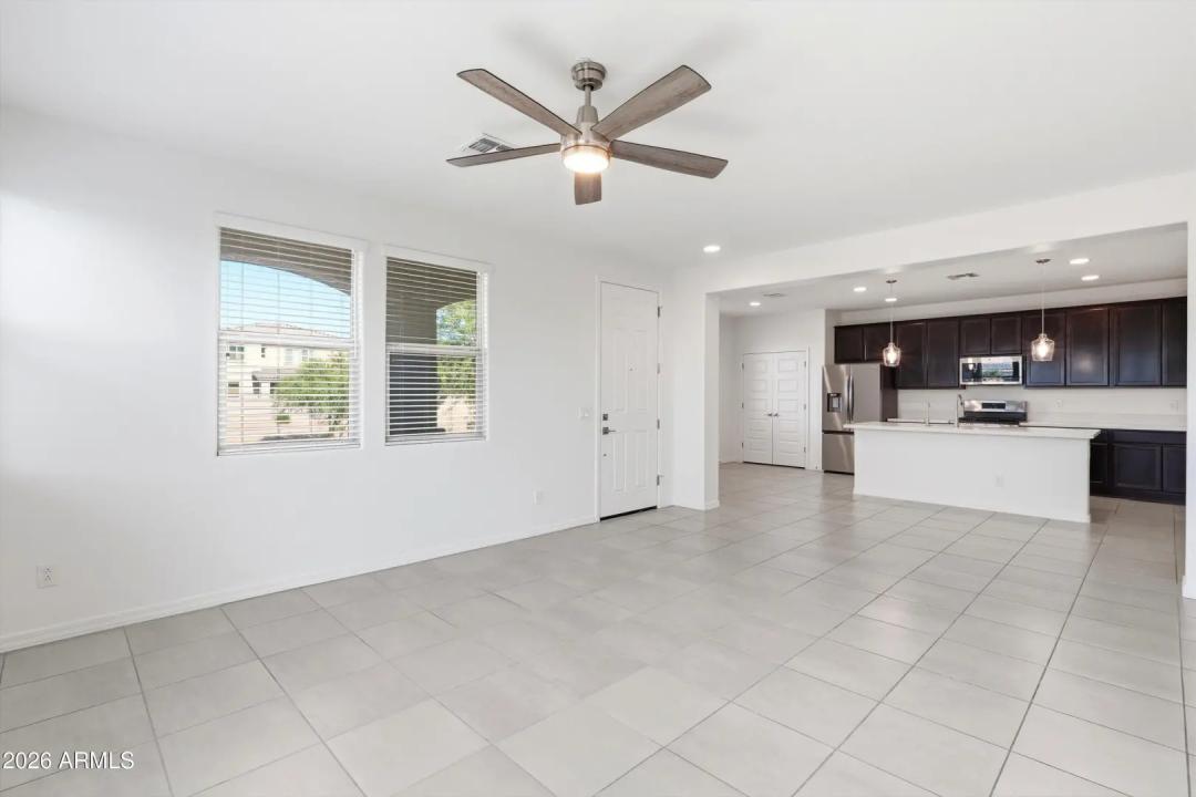 Real Estate Picture 4