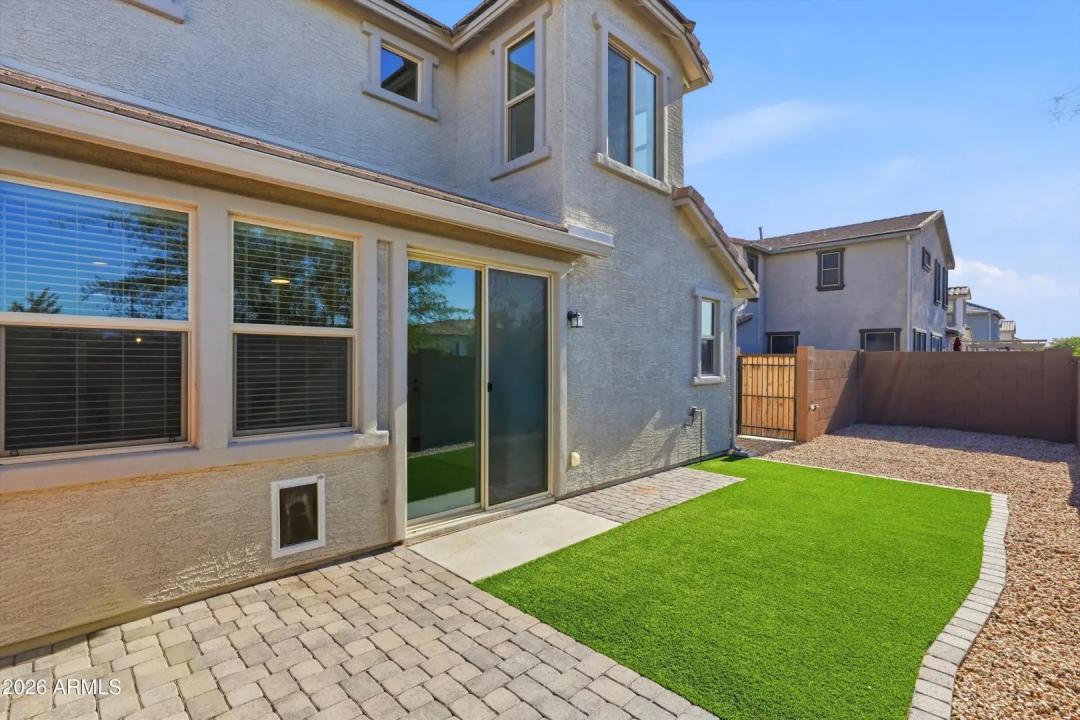 Real Estate Picture 12
