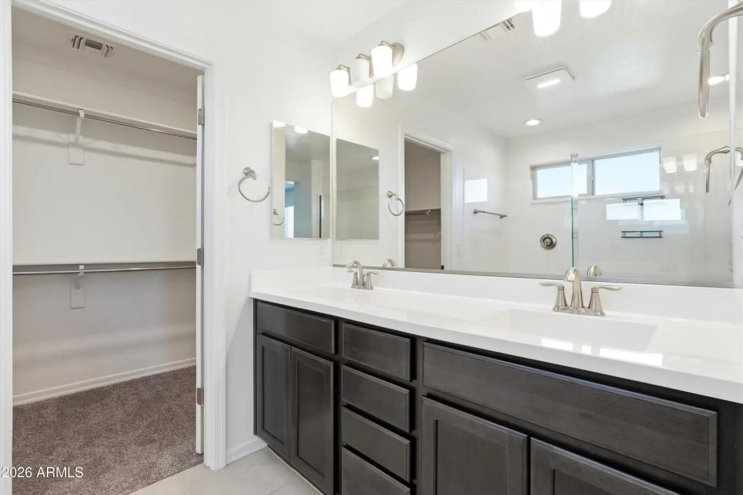 Real Estate Picture 18