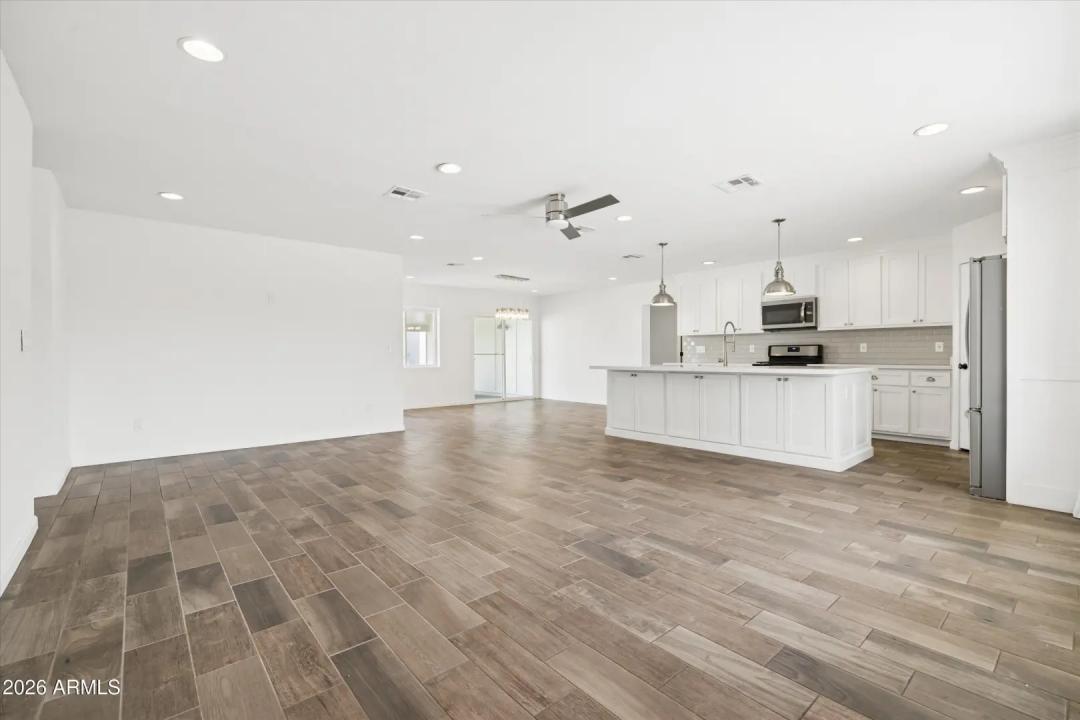 Real Estate Picture 3